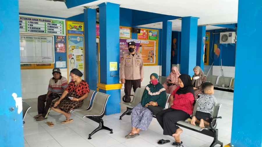 Polsek Ma’rang Pangkep Lakukan Pengamanan Giat Vaksinasi di Puskesmas Ma’rang, Pastikan Kegiatan Lancar