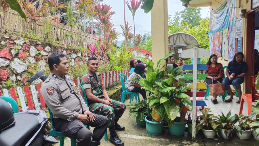 Bhabinkamtibmas Bersaama Babinsa Pengawasan Penyaluran BLT- DL