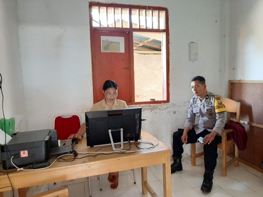 Bhabinkamtimas Polsek Bonggakaradeng Mengikuti Musrembang Di Lembang  Rano Timur