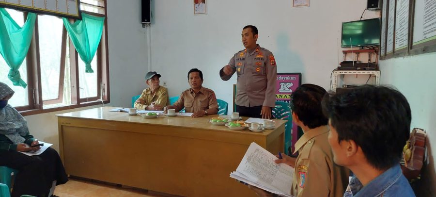 Bhabinkamtimas Polsek Bonggakaradeng Mengikuti Musrembang Di Lembang  Rano Timur