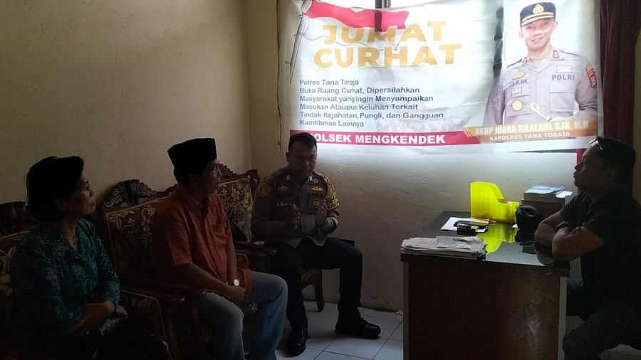 Bhabinkamtibmas Polsek Mengkendek Melakukan Jumat Curhat