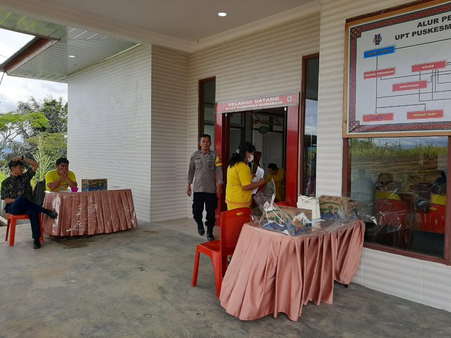 Bhabinkamtibmas Polsek Mengkendek Melakukan Jumat Curhat