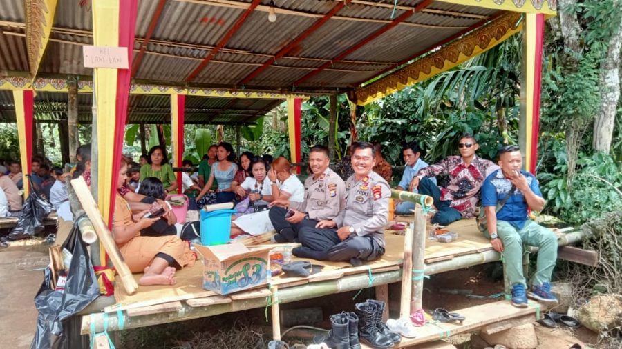 Bhabinkamtibmas Polsek Mengkendek Melakukan Jumat Curhat