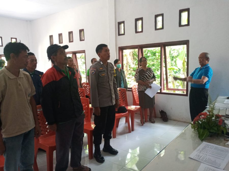Bhabinkamtibmas Polsek Mengkendek Melakukan Jumat Curhat