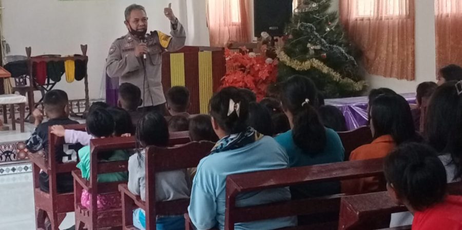 Bersama Lindungi Anak, Bhabinkamtibmas Polsek Rindingallo Gelar Sosialisasi Di Hadapan Puluhan Anak Dan Orang Tua