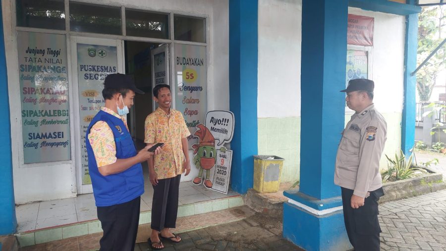 Personil Polsek Segeri Pantau Pelaksanaan Vaksinasi di Puskesmas Dan Tetap Himbau Warga