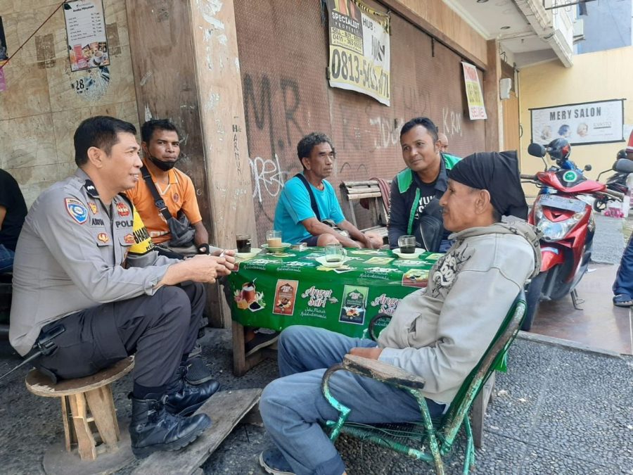 Wujudkan Pemilu 2024 yang Damai, Aman dan Sejuk, Bhabinkamtibmas Ende Ajak Warganya Jaga Kamtibmas