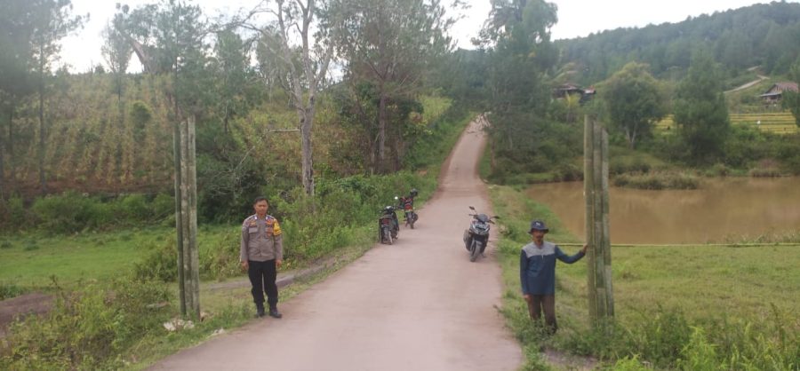 Bhabinkamtibmas Meninjau Batas Antara Lembang Rsntedada Dan Lembang Pakala
