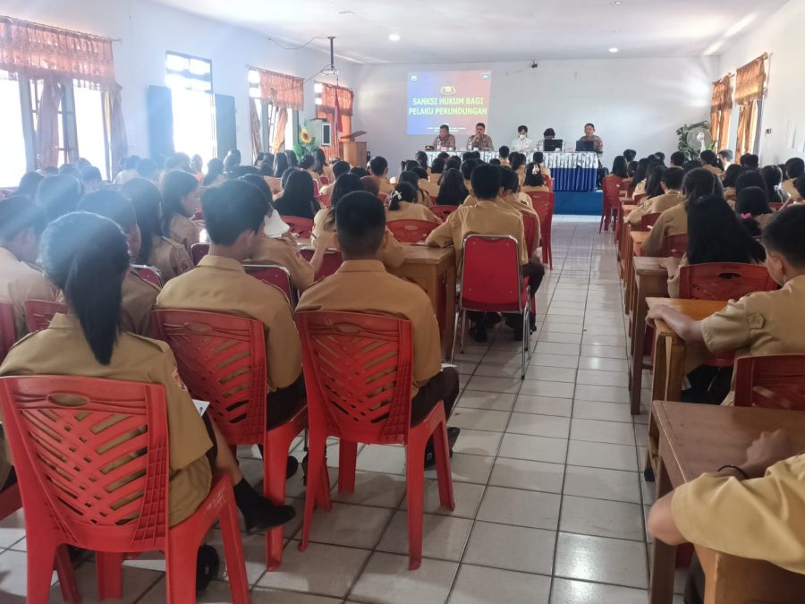 Kasat Binmas Bersama Kepala Dinas PPA Tana Toraja Menjadi Narasumber Anti Perundungan