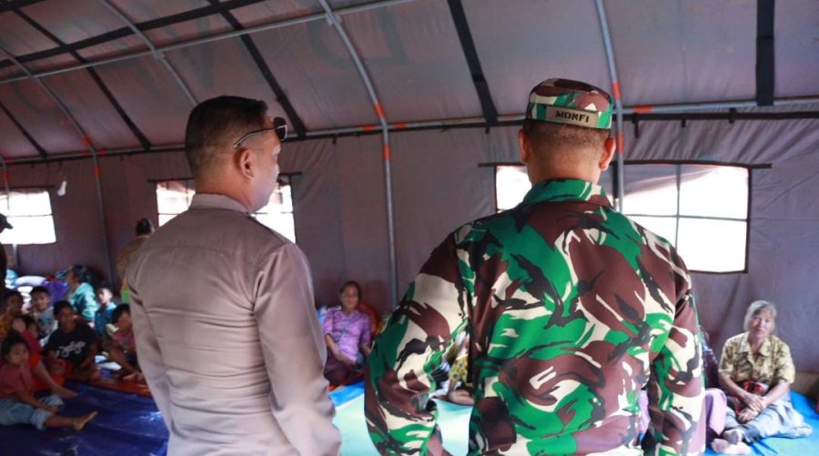 Kapolres Toraja Utara Bersama Dandim 1414/Tator Tinjau Langsung Lokasi Bencana Alam Tanah Longsor Dan Salurkan Bantuan