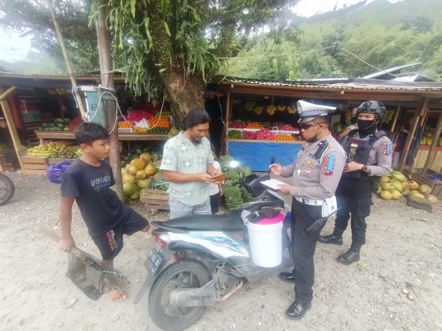 Hari Ketiga Ops Keselamatan Pallawa-2023, Sat Lantas Polres Toraja Utara Keluarkan 17 Lembar Teguran Tertulis