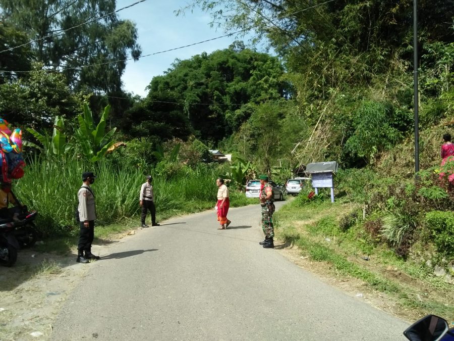 Turut Donor Darah, Waka Polsek Makale pengamanan acara “HARLAH SATU ABAD NU” di Pasar seni Makale