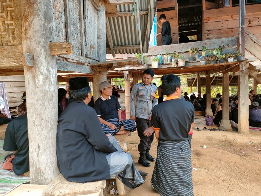 Kapolsek Sangalla menjadi Inspektur Upacara (Irup) Bendera di SMP Katolik Sangalla