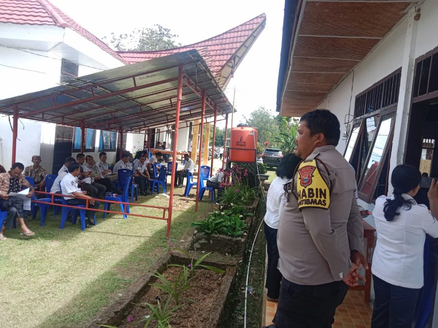 Personil Polsek Sangalla Melakukan Pengamanan Pesta Adat Rambu Solo’