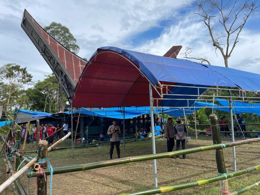 Personil Gabungan Unit Resmob Bersama Intel Melakukan Pengerebekan Judi Sabung Ayam