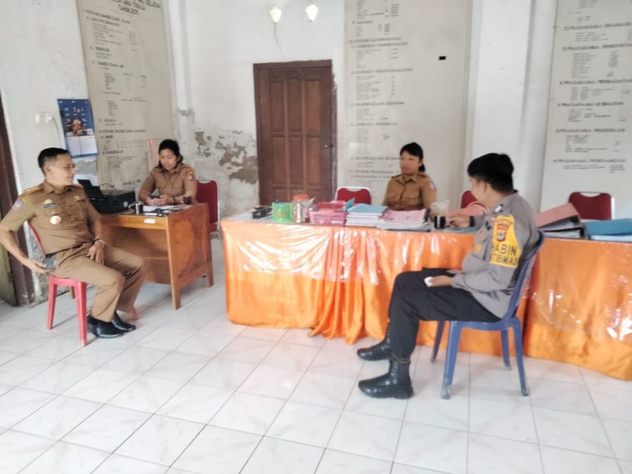 Sambang Bhabinkamtibmas Polsek Mengkendek ingatkan curah hujan tinggi