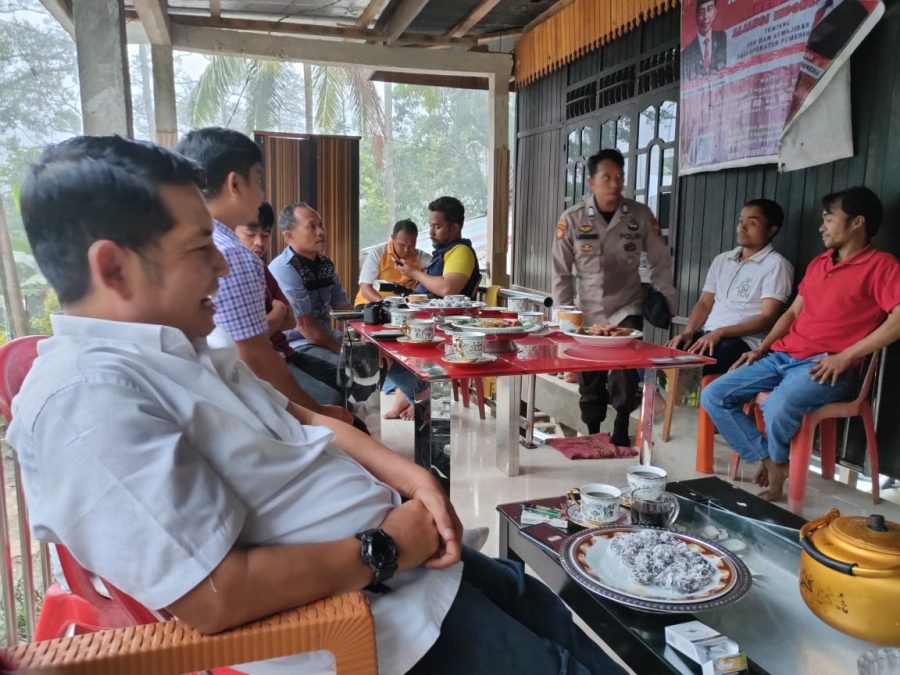 Begini Cara Brigpol Mushawir Bhabinkamtibmas Polsek Maiwa Jalin Kemitraan Dengan Warga