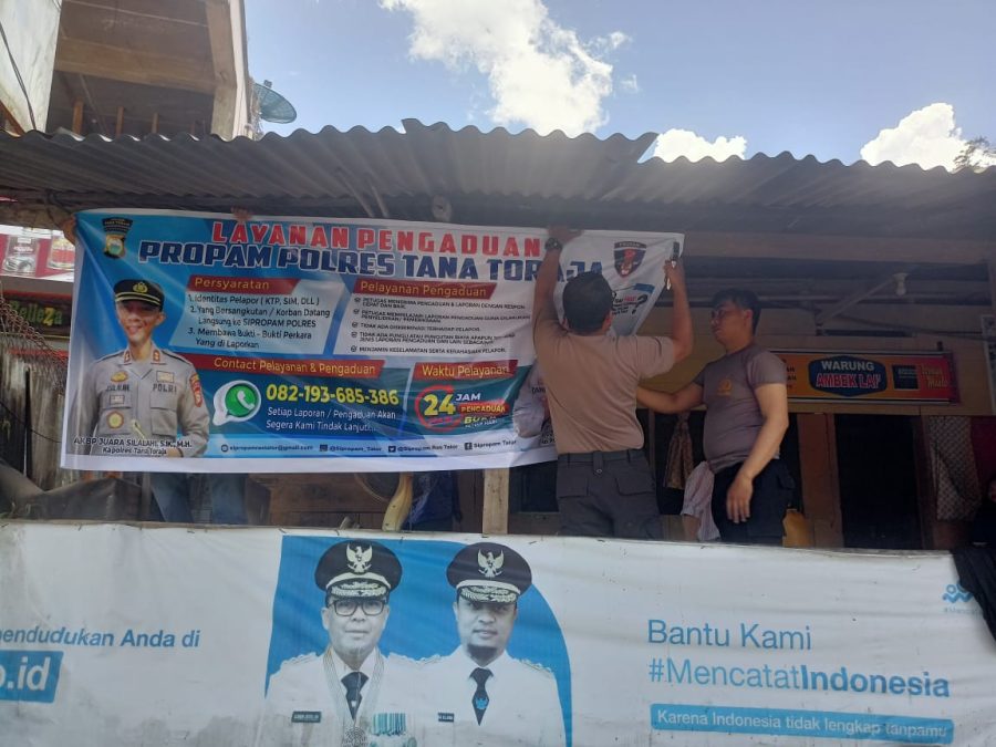 Bhabinkamtibmas Polsek Makale memantau acara pembekalan Pengurus DPD LDII