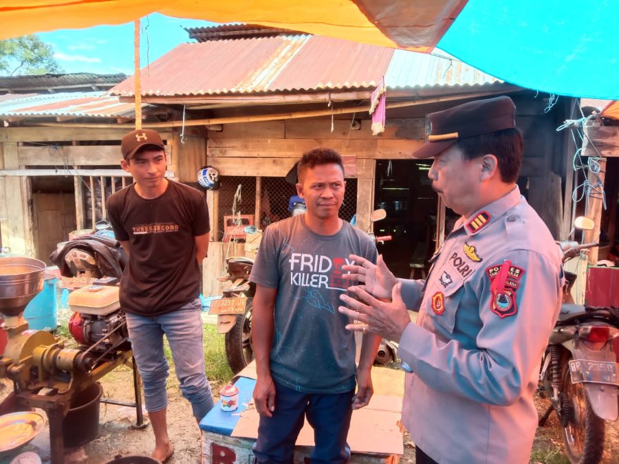 Bhabinkamtibmas Polsek Makale Melakukan Pendampingan Operasi Pasar
