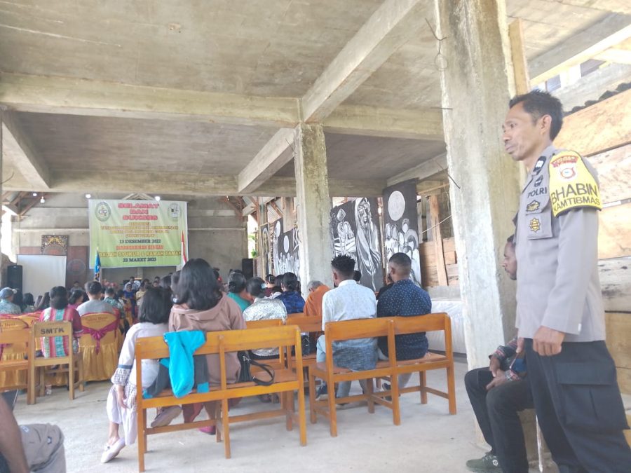 Kapolsek Makale Bersama Personil Sambangi Lokasi Sawah Sengketa Warga