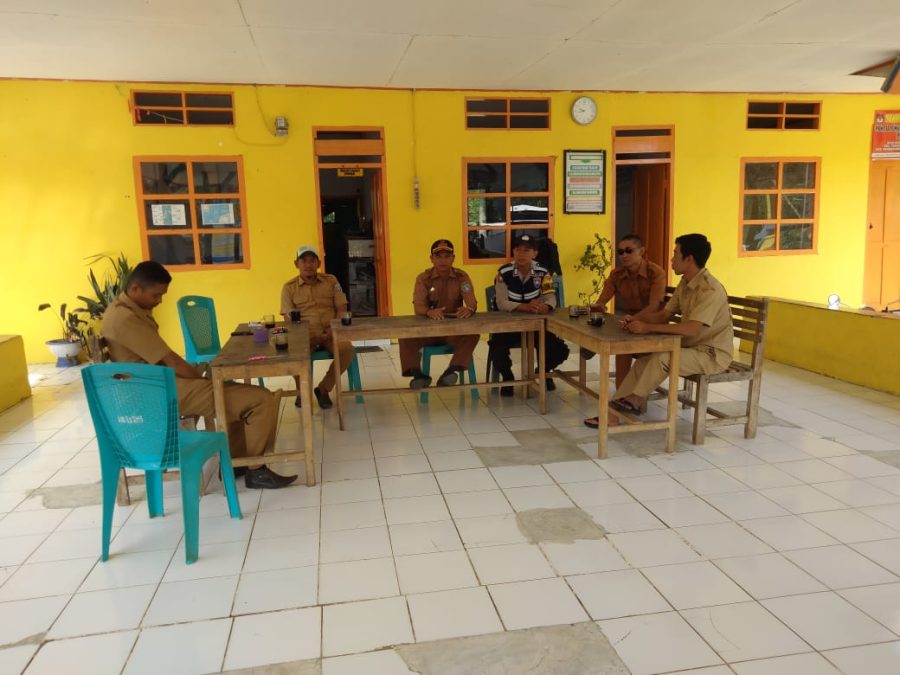 PERKUAT SINERGI MEMBANGUN DESA DAN JAGA KAMTIBMAS, BHABINKAMTIBMAS TATAP MUKA DENGAN PEMERINTAH DESA.