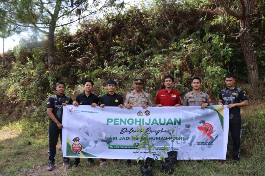 Polres Toraja Utara Gelar Bakti Sosial Peduli Penghijauan Sambut HUT Humas Polri ke-72