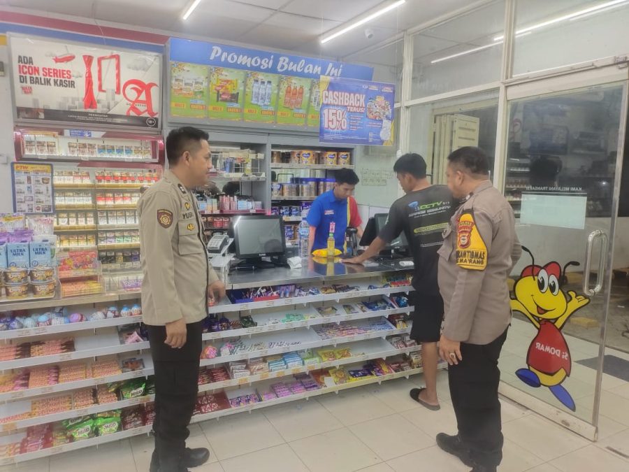 Patroli Polsek Ma’rang di Swalayan Indomaret, Cegah Gangguan Kamtibmas