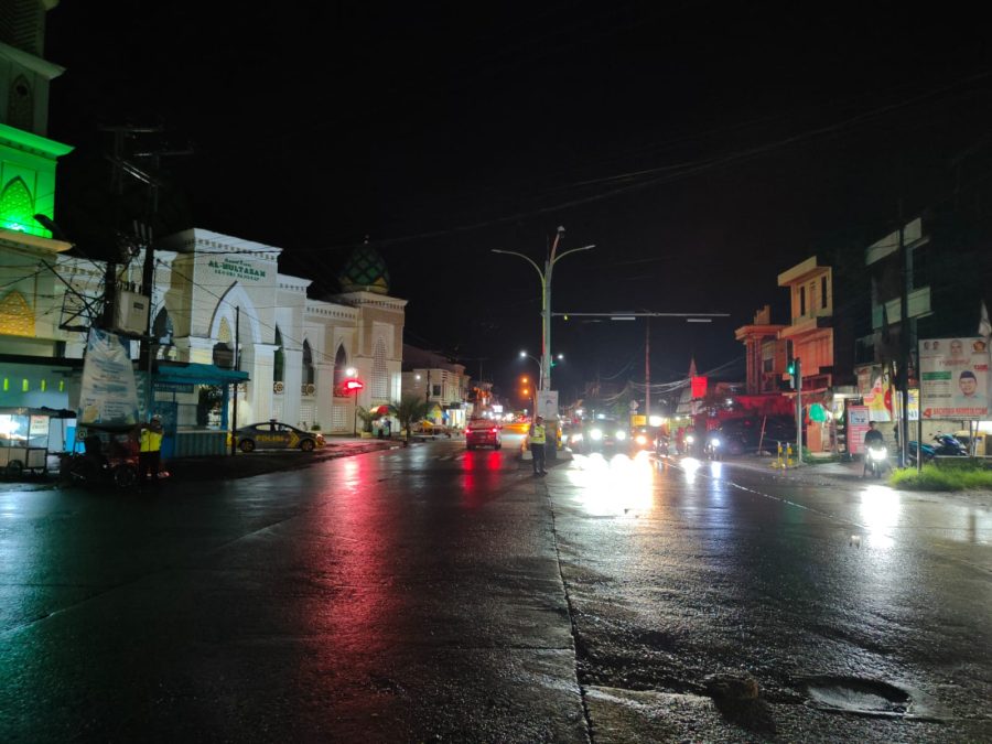 *Kapolsek Segeri Pimpin Personil Pam Jalur Rombongan capres nomor urut 1 Anies rasyid Baswedan melintasi wilayah dari arah Makassar menuju pare-pare*