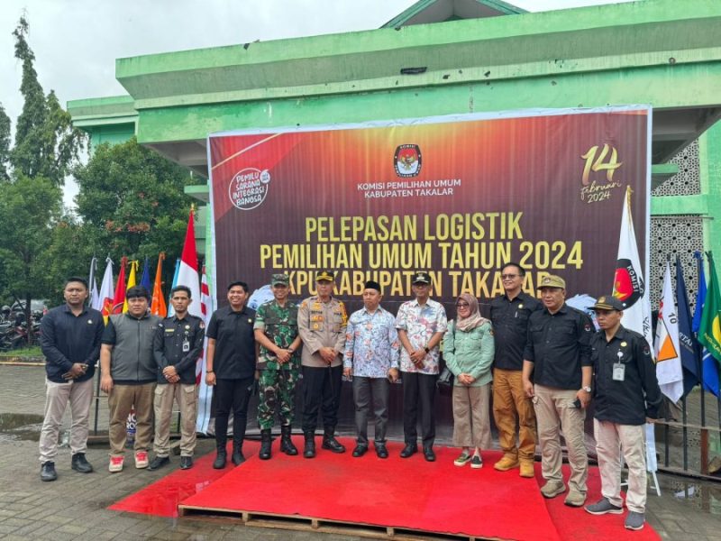Kapolres Takalar Hadiri Pelepasan Logistik Pemilu 2024 Kabupaten Takalar 