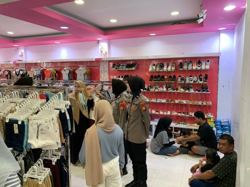 Polwan Polres Sidrap Siaga Lebaran, Galakkan Patroli di Pusat Perbelanjaan