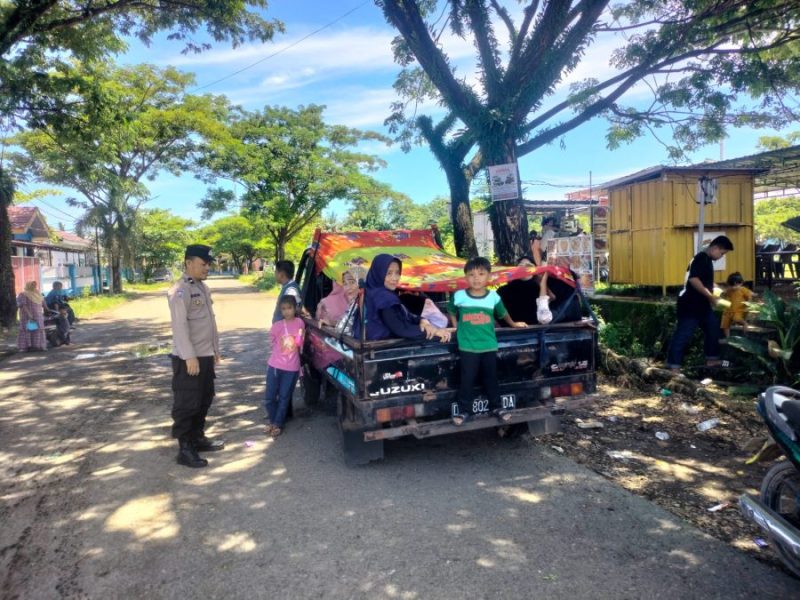 Bhabinkamtibmas polsek Segeri Berikan Imbauan Keselamatan dalam Berkendara*