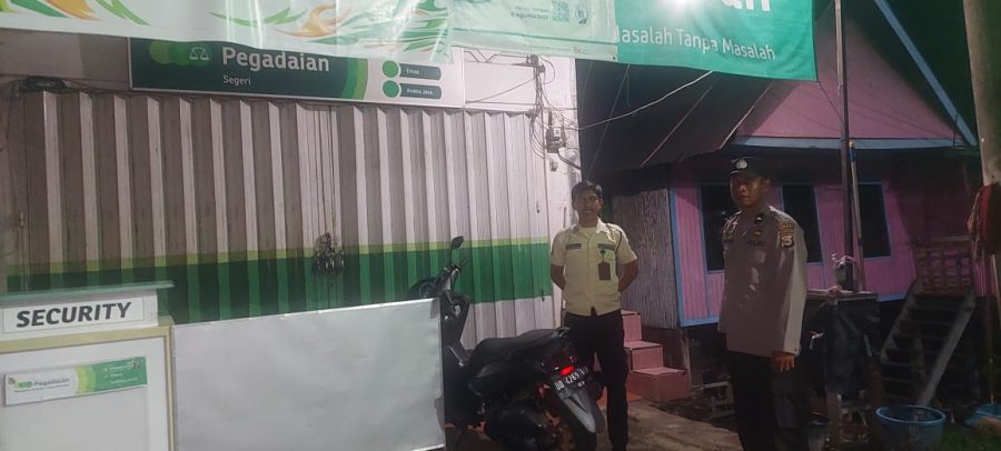 *Personil Polsek Segeri Patroli Malam Sambangi Kantor Pegadaian Dan Mesin ATM Bank Sulselbar*