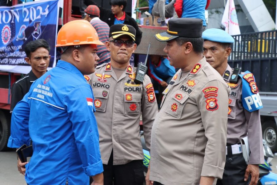 Dengan Humanis, Kapolres Pelabuhan Makassar Pimpin Pengamanan Unjuk Rasa Hari Buruh Nasional 2024