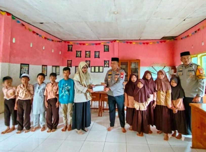 Ma’barakka, Polres Maros Salurkan Bantuan (Tali Asih) Di Pondok Pesantren Darul Barokah Masale Tompobulu Maros