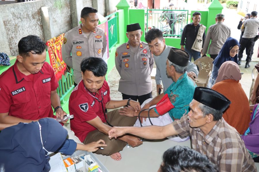 Masyarakat Bantaeng antusias mengikuti bakti sosial pemeriksaan kesehatan gratis Polres Bantaeng