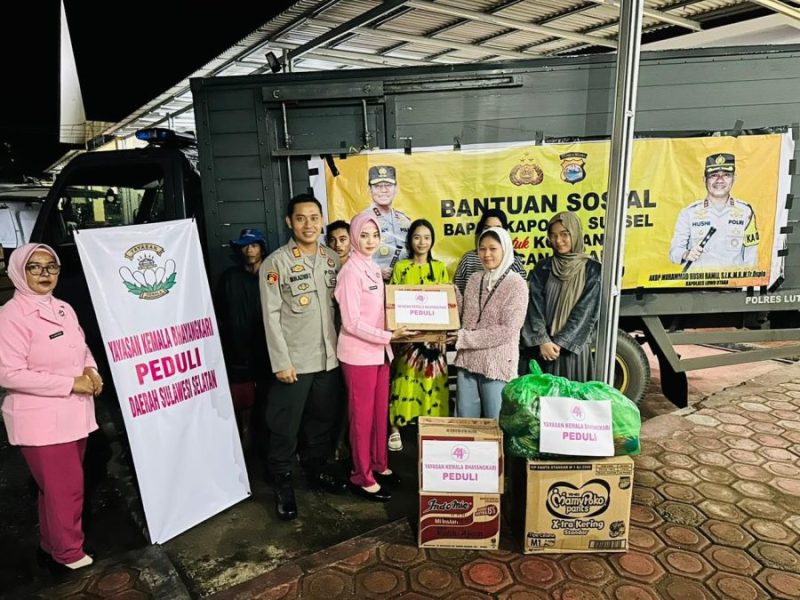 Polres Luwu Utara Dstribusi Bantuan Sosial Kapolda Sul-sel dan Personil Polres Luwu Utara, Wujud Solidaritas Mengatasi Bencana Banjir di Kabupaten Luwu