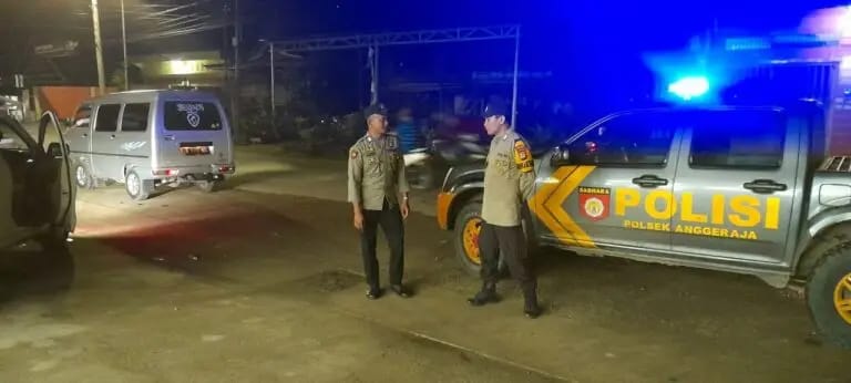 Personil Polsek Anggeraja Laksankan Patroli Blue Light, Antisipasi Gangguan Kamtibmas Pada Malam Hari