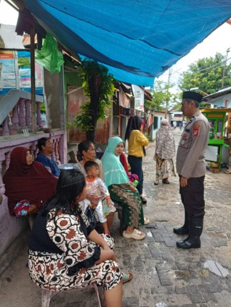 Cooling System Memasuki Tahapan Pilkada Bhabinkamtibmas Pulau Kodingareng Hadir ditengah Warga