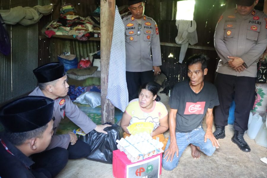 Salah satu wujud nyata kepedulian Polri kepada masyarakat. Polres Bantaeng memberikan bantuan sosial kepada korban kebakaran