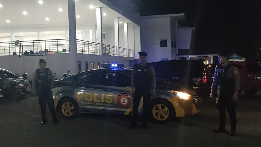Dalam rangka harkamtibmas Regu Patroli Perintis Presisi Satuan Samapta Polres Soppeng melaksanakan kegiatan patroli blue light