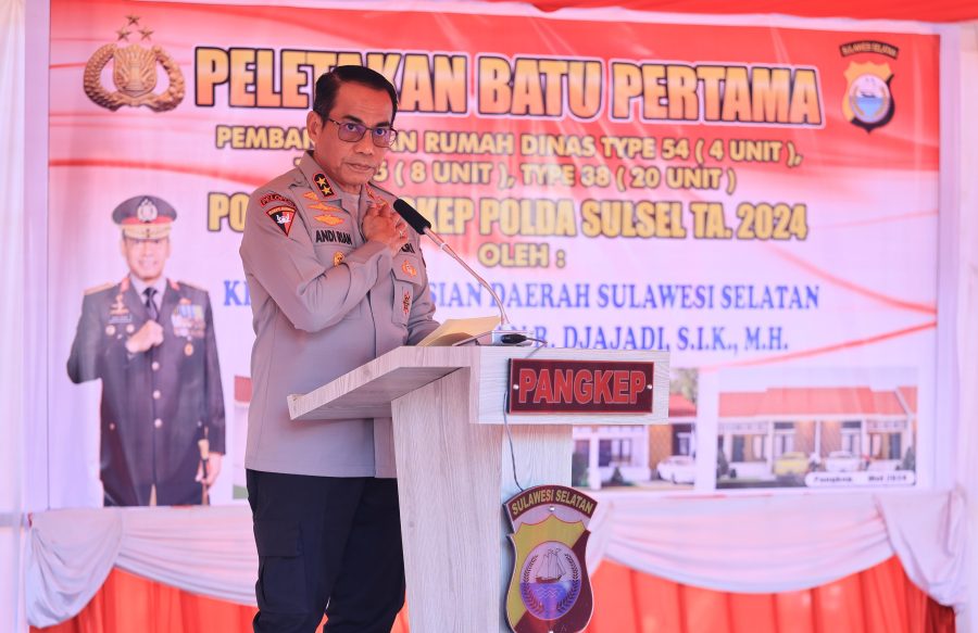 Kapolda Sulsel meletakkan batu pertama pembangunan rumah dinas Polres Pangkep