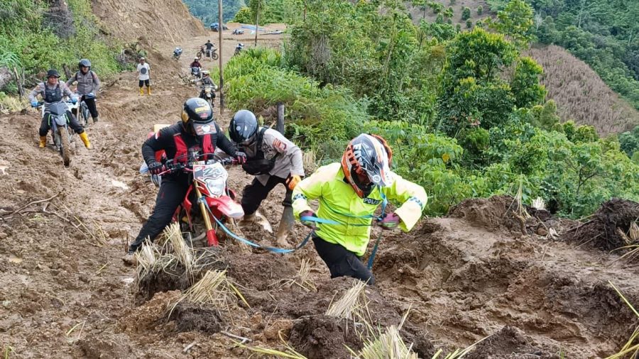 Kapolres Palopo apresiasi atas kerjasama personil dalam membantu korban banjir Luwu