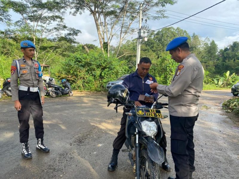 Kembali Gelar Gaktiblin, Sipropam Polres Toraja Utara Periksa Kenderaan dan Kelengkapan Berkendara Personel
