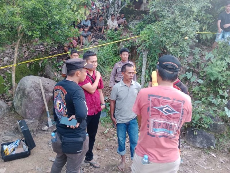 Respon Cepat Laporan dari warga Personil Polsek Sabbang dan Sat reskrim Segera Amankan TKP Penemuan Mayat di Kebun Warga Dusun Tuara