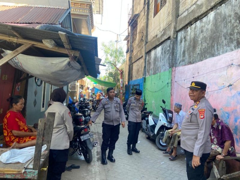 Blusukan di Pemukiman Padat Peduduk, Satbinmas Polres Pelabuhan Makassar Binluh Pilkada Serentak 2024
