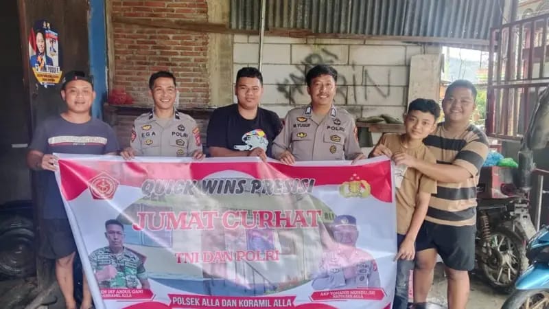Temui Warga, Personel Polsek Alla Laksanakan Program Rutin Jumat Curhat