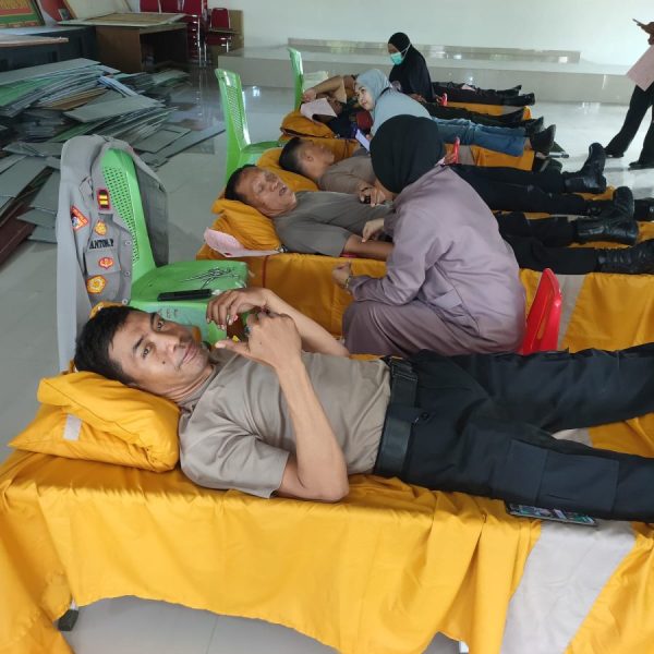 Prsonil Polres Sidrap Berpartisipasi dalam Donor Darah HUT ke-67 Kodam XIV/Hsn