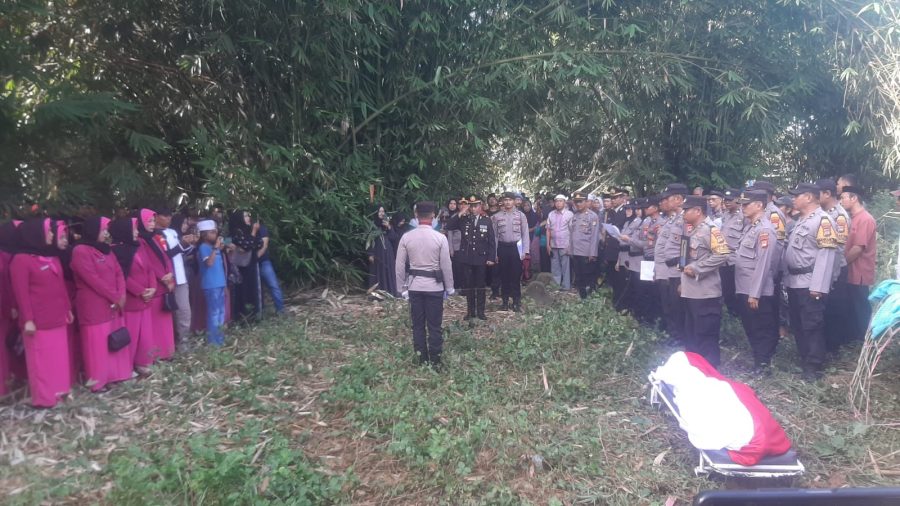 Penghormatan Terakhir: Polres Maros Gelar Upacara Pemakaman