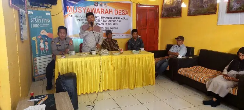 Bhabinkamtibmas Polsek Alla Bersinergi Dalam Kegiatan Rembuk Stuting Dan Musyawarah Desa Tentang Perencanaan Desa Tahun Anggaran 2025 Dan DU-RKP Desa Tahun 2026 Serta Pembentukan Tim Penyusun RKP Desa Tahun Anggaran 2025