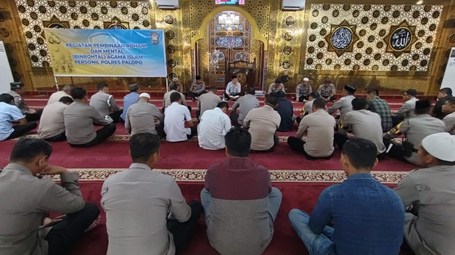 Polres Palopo melaksanakan Bimbingan Rohani dan Mental yang diikuti oleh seluruh personil